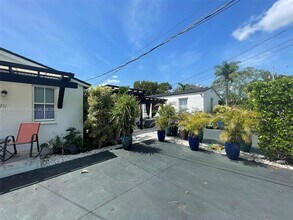 210 NE 110th St in Miami, FL - Building Photo - Building Photo