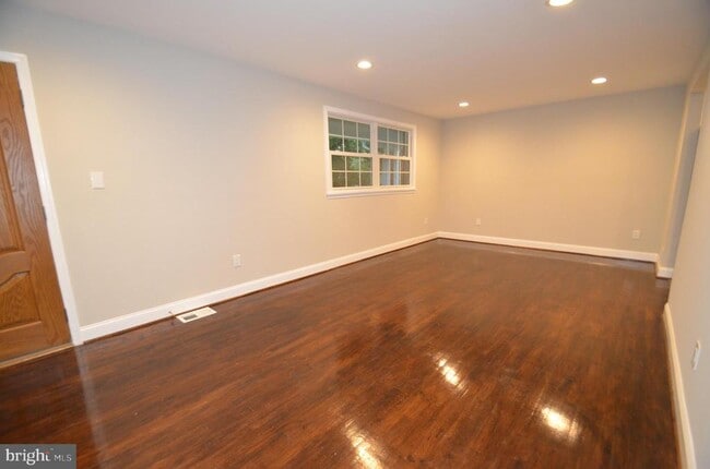 property at 5200 Kings Park Dr