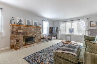 3 Lakeview Dr in Mundelein, IL - Building Photo - Building Photo