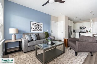 3060 Southcreek Blvd in Orlando, FL - Building Photo