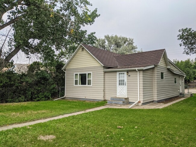 211 W Cascade Ave in Shelby, MT - Building Photo - Building Photo