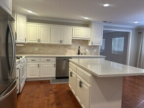 2144 Queensberry Rd in Pasadena, CA - Building Photo - Building Photo