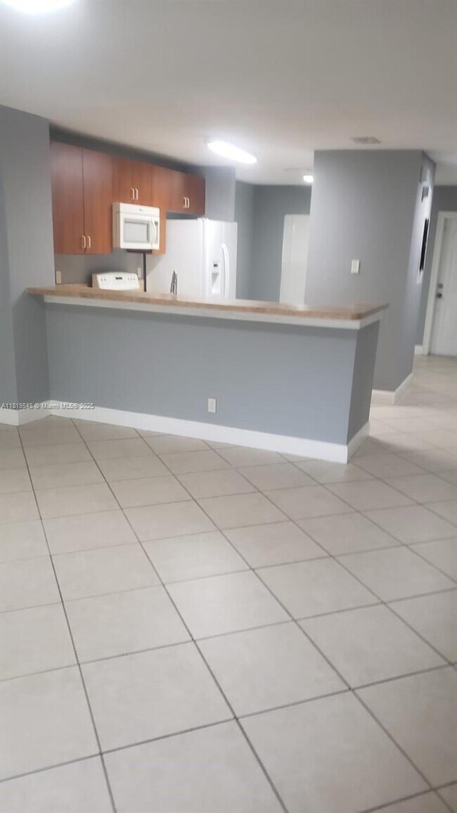 10018 SW 24th St in Miramar, FL - Building Photo - Building Photo