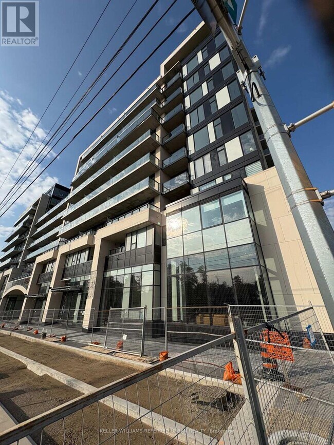 8188 Yonge St in Vaughan, ON - Building Photo - Building Photo