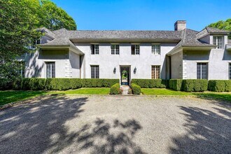 662-672 Noyac Path in Water Mill, NY - Building Photo - Building Photo