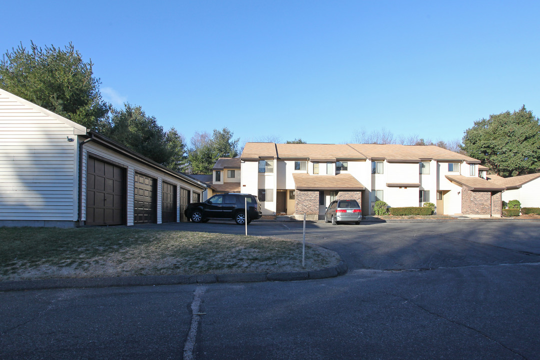 Ely Place in Simsbury, CT - Building Photo