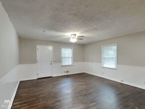 593 Cedar Ave NW in Atlanta, GA - Foto de edificio - Building Photo