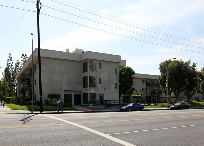 Reseda East Apartments in Reseda, CA - Building Photo - Building Photo