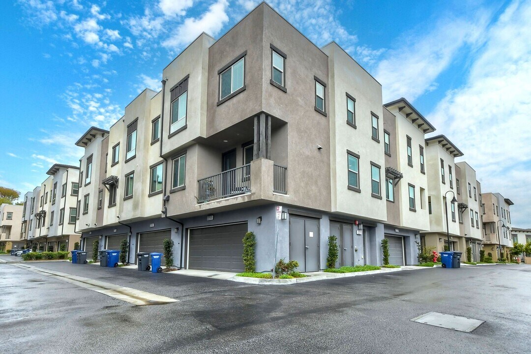 2211 Solara Ln in Vista, CA - Building Photo