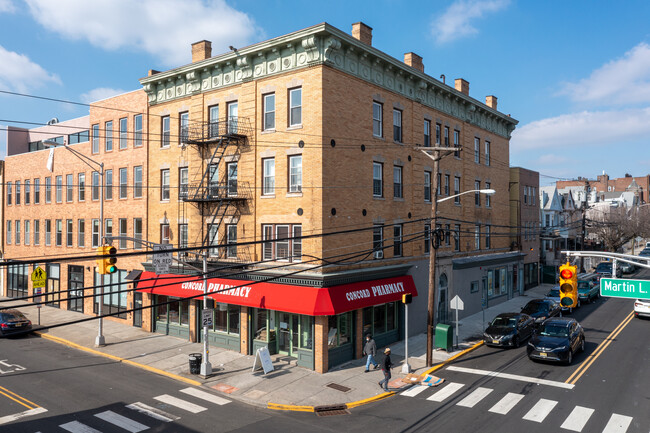 317-319 Martin Luther King Jr Dr in Jersey City, NJ - Building Photo - Building Photo