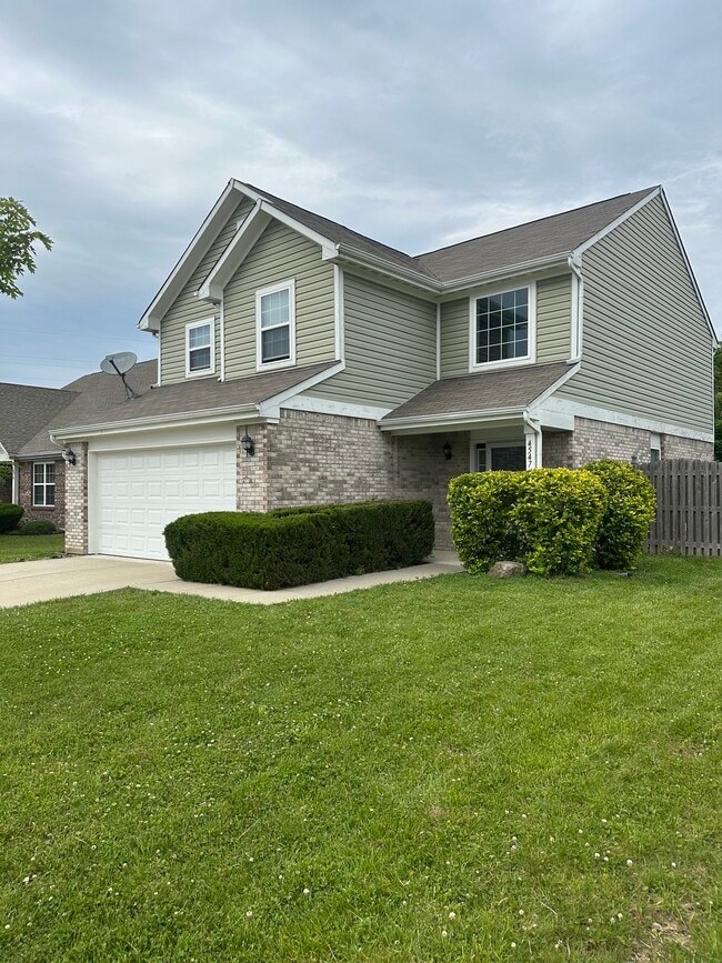 4547 Plowman Dr. in Indianapolis, IN - Foto de edificio - Building Photo