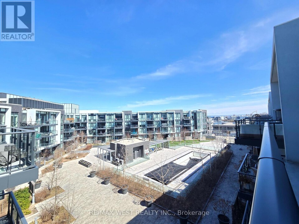 375-375 Sea Ray Ave in Innisfil, ON - Building Photo
