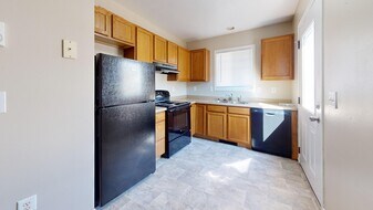 Creekside Cottages in Watford City, ND - Building Photo