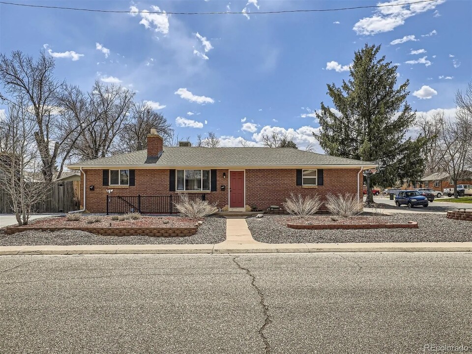 10334 W 62nd Ave in Arvada, CO - Building Photo