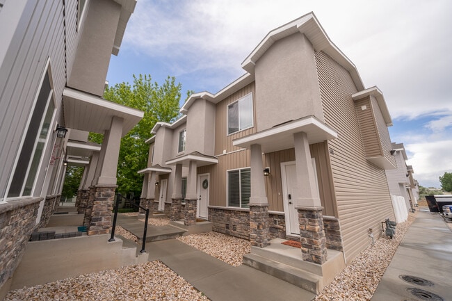 property at 712 S Saturn Ave