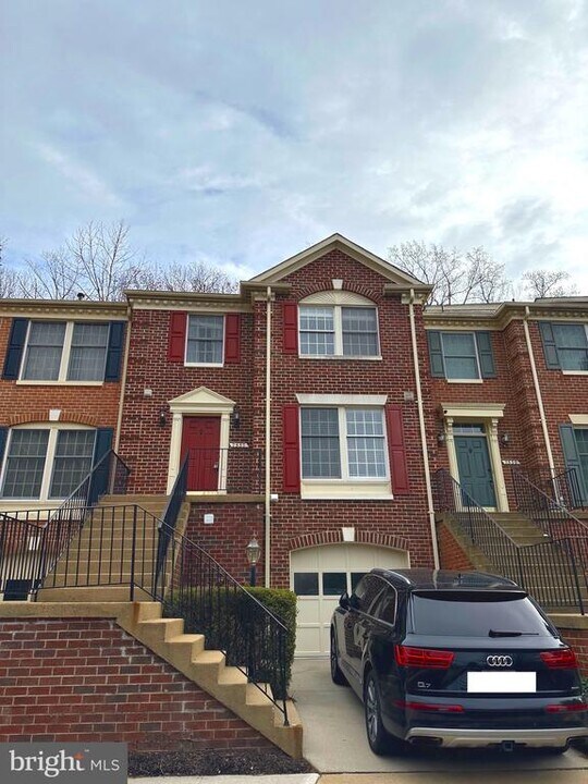 7537 Westmore Dr in Springfield, VA - Building Photo