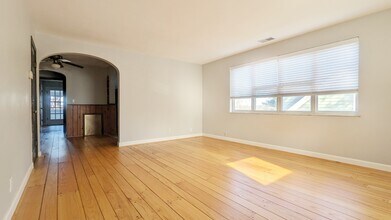 2822 Victoria Ave, Unit 4 in Cincinnati, OH - Foto de edificio - Building Photo