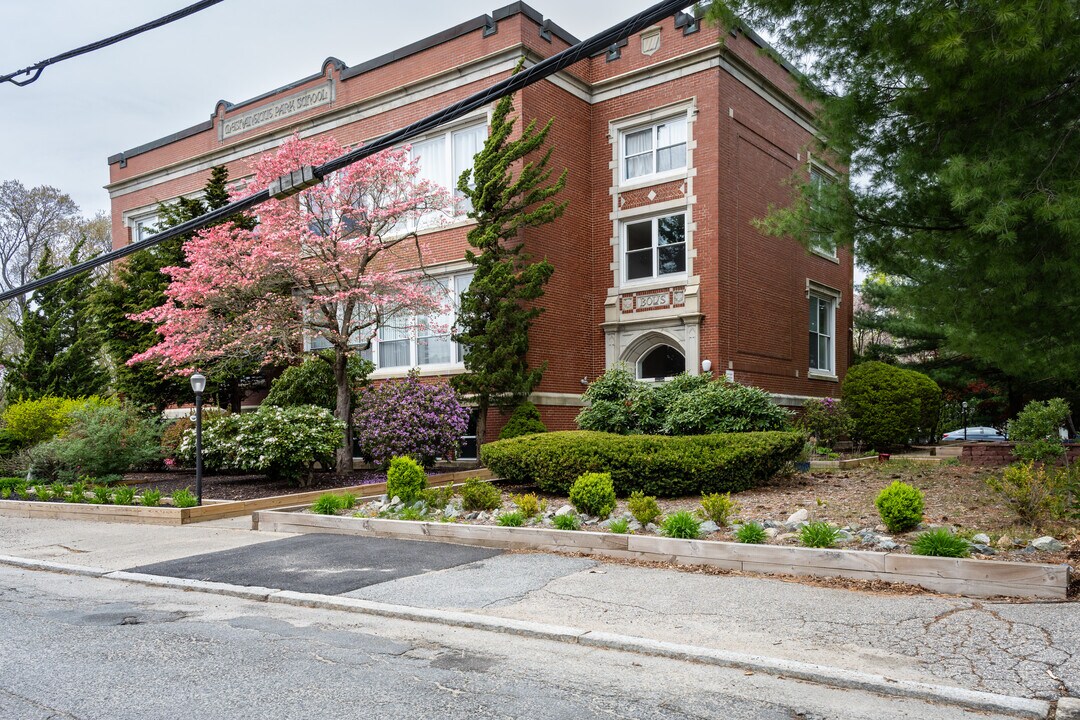 Meshanticut Park in Cranston, RI - Foto de edificio