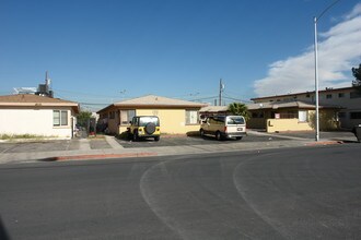 184-192 W New York Ave in Las Vegas, NV - Foto de edificio - Building Photo