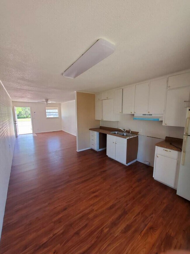 1426 E 6th StUnit 1426 Rentals in Pratt, KS