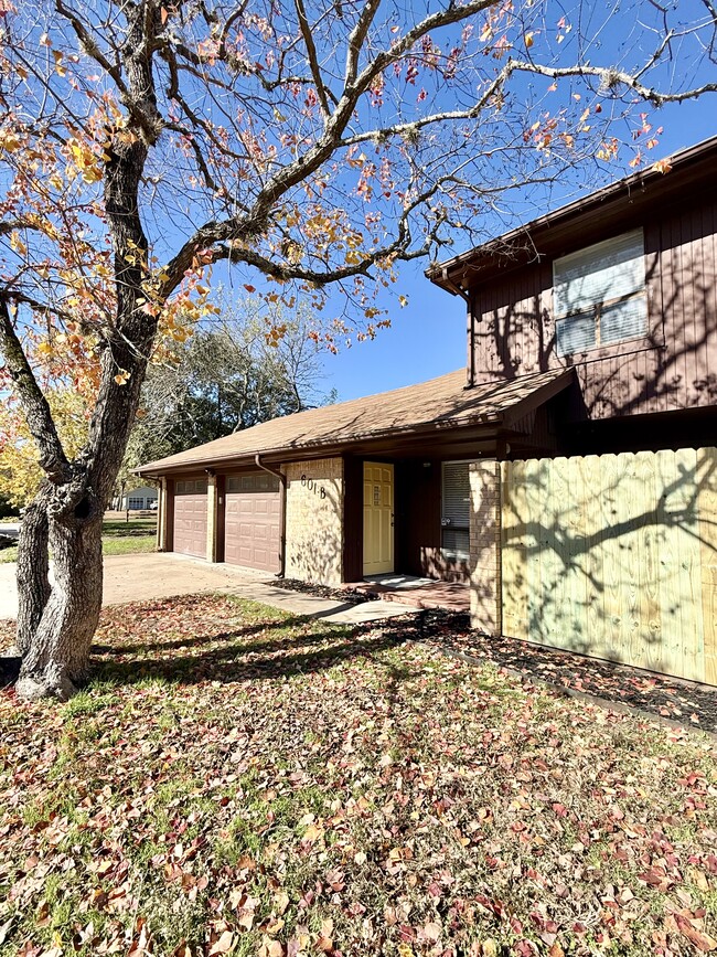 601 Cache Cv in Bryan, TX - Foto de edificio - Building Photo