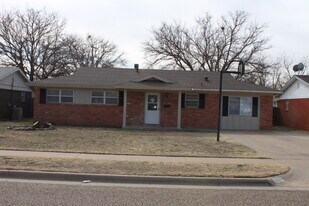 5519 16th Pl in Lubbock, TX - Building Photo