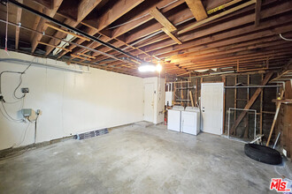 8640 Farralone Ave in Los Angeles, CA - Building Photo - Building Photo