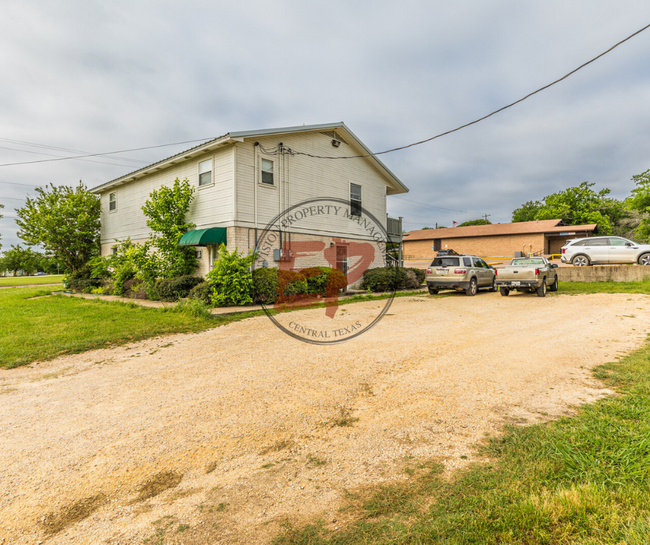 520 Live Oak St in Meridian, TX - Building Photo - Building Photo