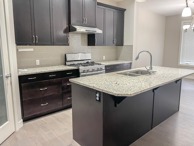 19 Nolanfield Cres NW in Calgary, AB - Building Photo - Building Photo