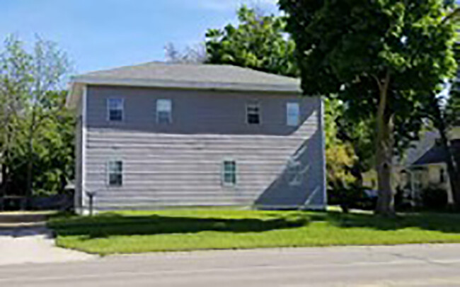 427 E Main St in Owosso, MI - Building Photo - Building Photo