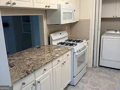 301 Dunbar Dr in Dunwoody, GA - Building Photo - Building Photo