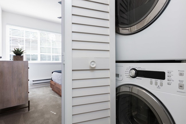 The Grove Garden Apartments in Sunnyvale, CA - Building Photo - Building Photo