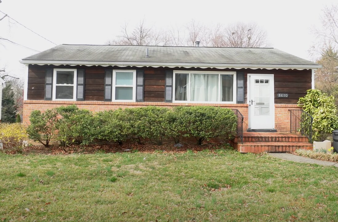 8610 60th Ave in Berwyn Heights, MD - Building Photo