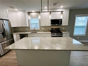 580 Elm St in Woonsocket, RI - Building Photo - Building Photo