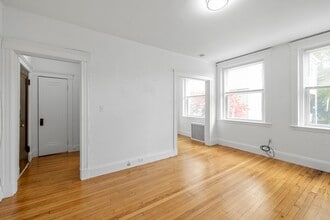 170 Maple St in Malden, MA - Building Photo - Building Photo