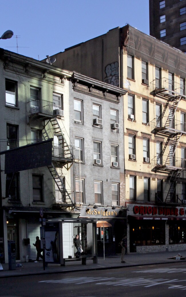 393 Second Ave in New York, NY - Building Photo - Building Photo