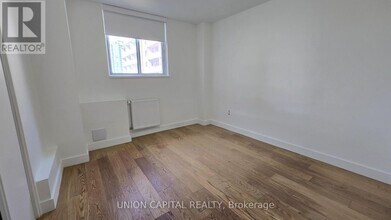 407-230-1230 Oak St in Toronto, ON - Building Photo - Building Photo