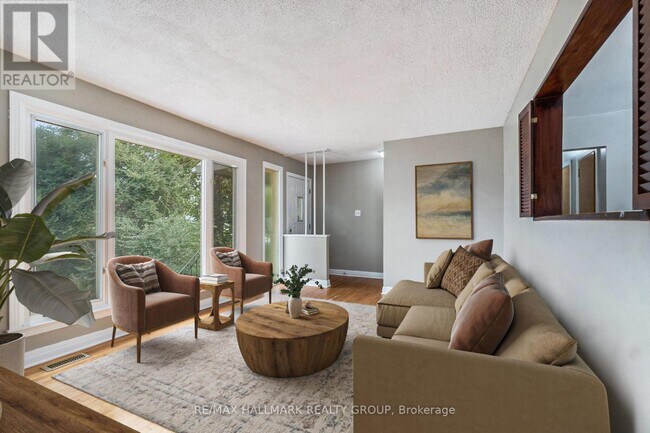 426 Blake Blvd in Ottawa, ON - Building Photo - Building Photo