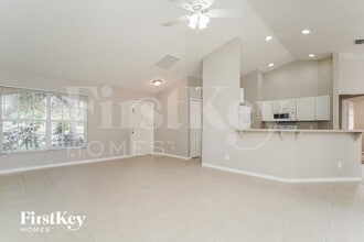 8352 Bahamas Rd in Ft. Myers, FL - Foto de edificio - Building Photo