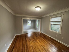 1005 E Evelyn Ave in Hazel Park, MI - Building Photo - Building Photo