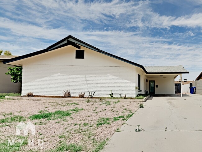 property at 2528 E Hermosa Dr