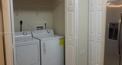 8850 97th NW Ave, Unit 214 in Doral, FL - Foto de edificio - Building Photo