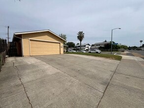 10450 Reymouth Ave in Rancho Cordova, CA - Building Photo - Building Photo
