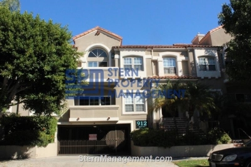 922 N Croft Ave in West Hollywood, CA - Foto de edificio - Building Photo