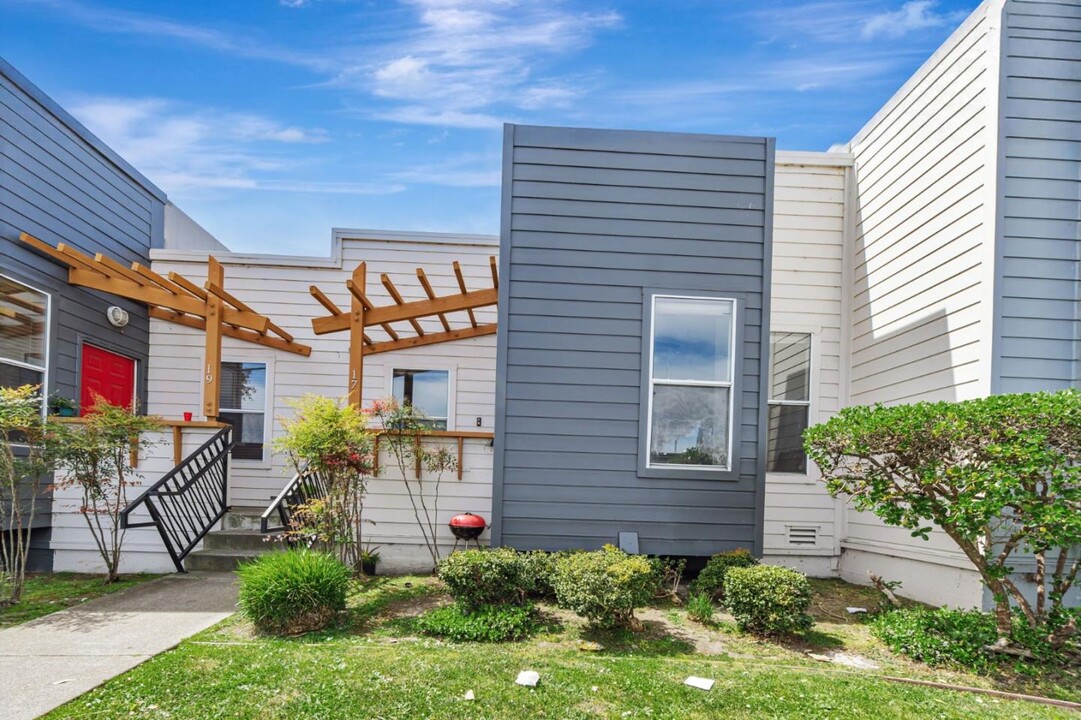 17 Kiska Rd in San Francisco, CA - Foto de edificio