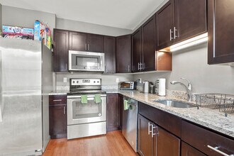 139 Adams St, Unit 22 in Waltham, MA - Foto de edificio - Building Photo