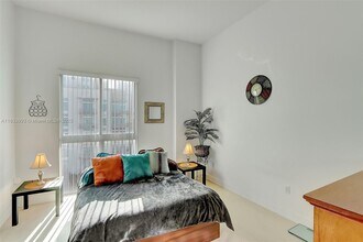 7290 SW 90th St in Miami, FL - Building Photo - Building Photo