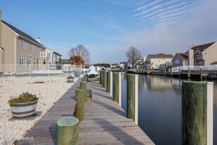 41 Longpoint Dr in Brick, NJ - Building Photo