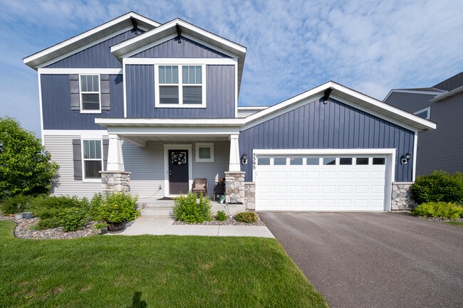 property at 5595 Queensland Ln N