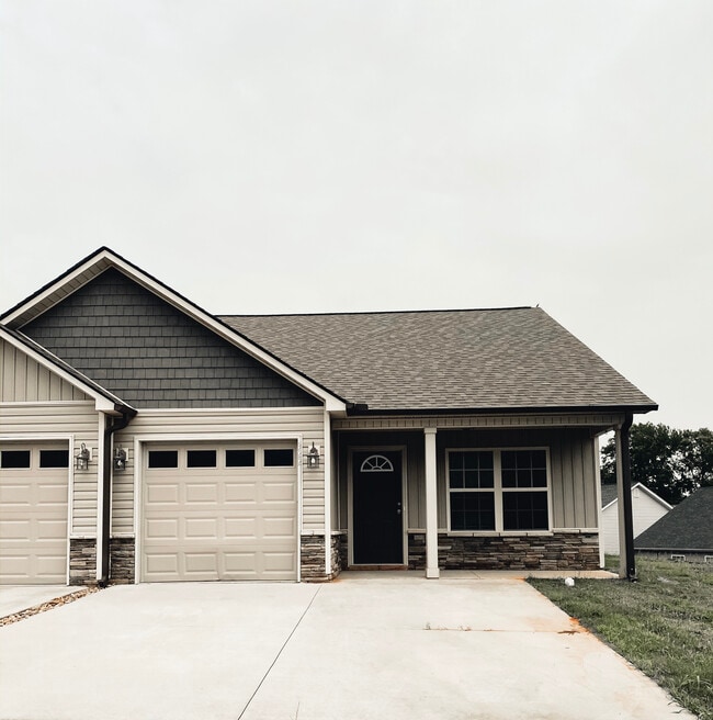 332 Flat Cove Rd in Spartanburg, SC - Building Photo - Building Photo